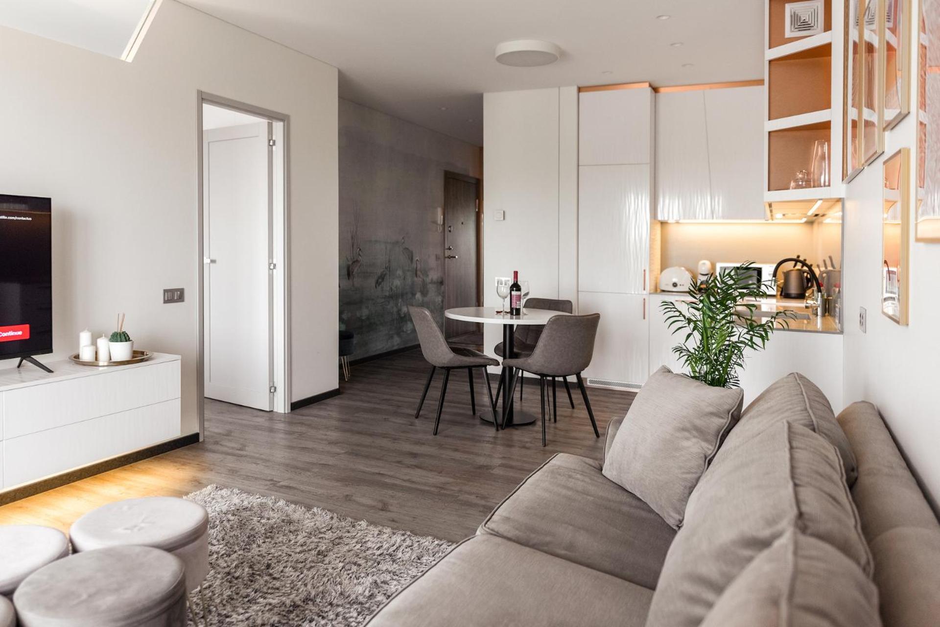 Bright Kaunas Apartment With Castle View ภายนอก รูปภาพ