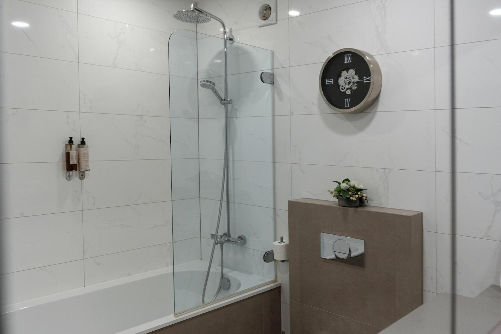 Bright Kaunas Apartment With Castle View ภายนอก รูปภาพ
