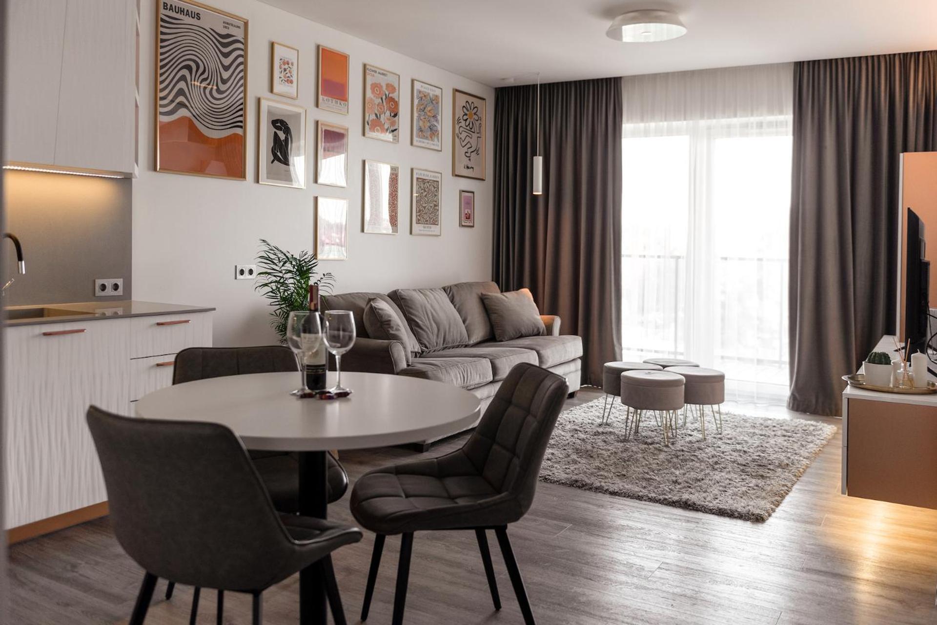 Bright Kaunas Apartment With Castle View ภายนอก รูปภาพ