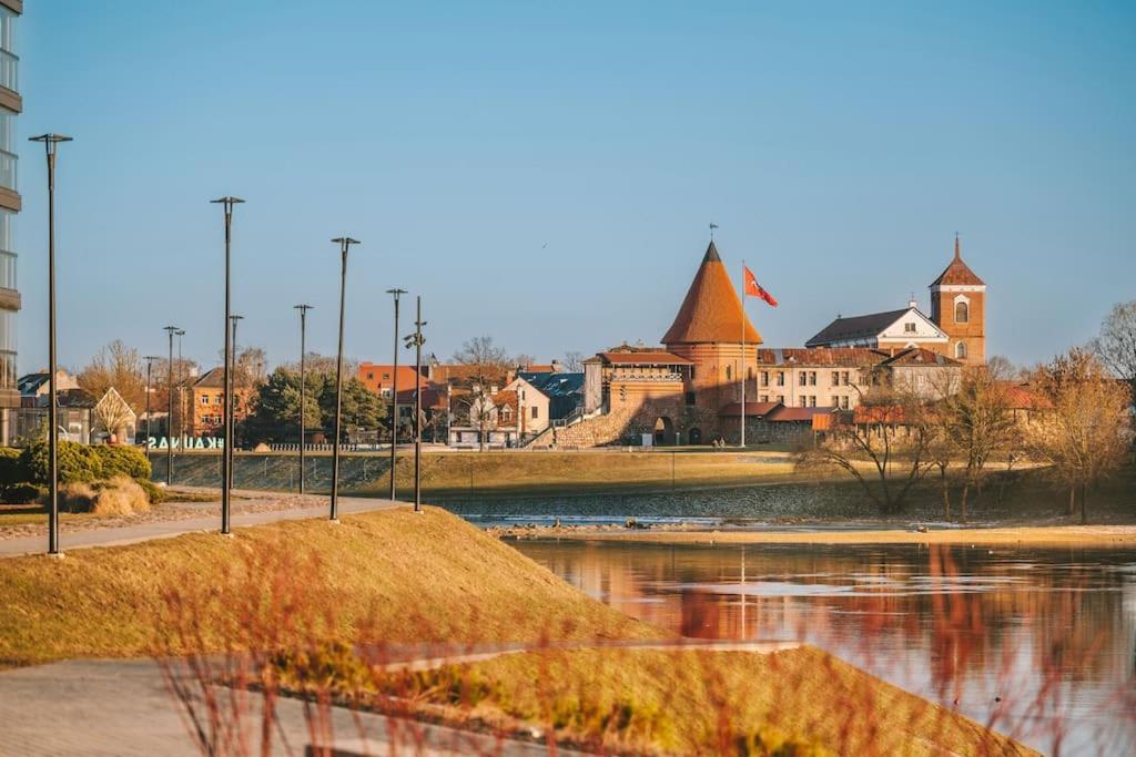 Bright Kaunas Apartment With Castle View ภายนอก รูปภาพ