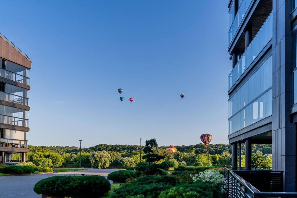 Bright Kaunas Apartment With Castle View ภายนอก รูปภาพ