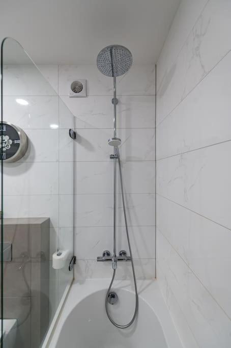Bright Kaunas Apartment With Castle View ภายนอก รูปภาพ