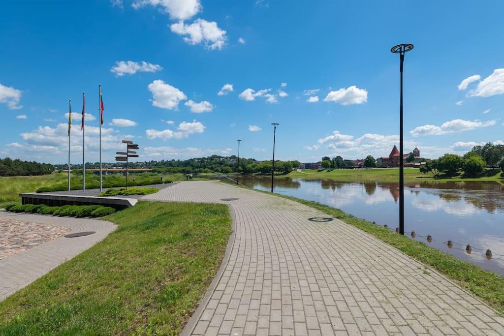 Bright Kaunas Apartment With Castle View ภายนอก รูปภาพ